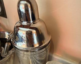 Stainless steel cocktail shaker