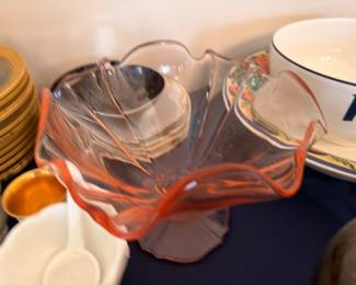 Amberina ruffled art glass bowl