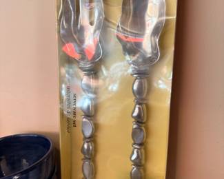 Boxed serving utensil set