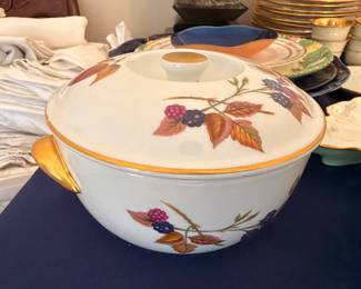 Berry pattern covered casserole dish