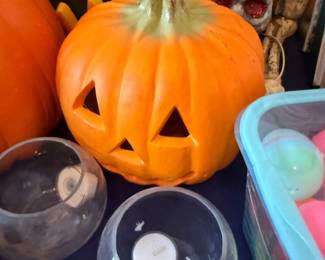 Halloween skull and jack-o-lantern decorations