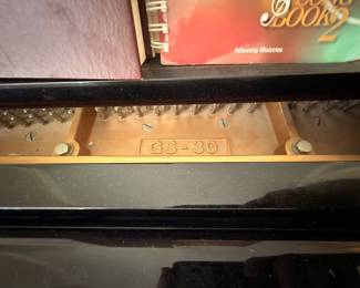 Kawai GS-30 baby grand model plate