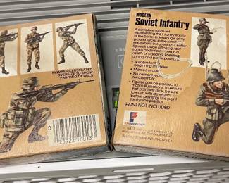 US Assault Troops & Soviet Infantry Figurine Sets 