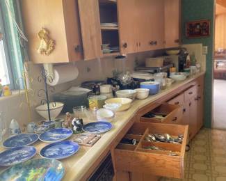 Kitchen dishes bowls