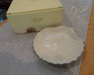 6 Lenox shell plates