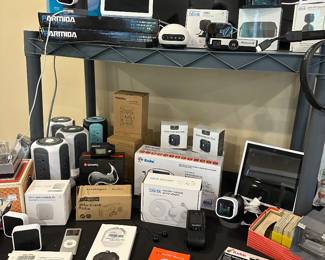 Many electronics, several new unopened