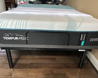 Full size electric Tempur-Pedic Hybrid mattress and base
