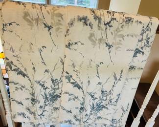 Beautiful drapes (4) 7' L x 4' W