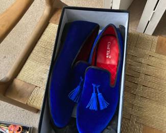 . . . flamboyant blue suede shoes -- where's Elvis?!