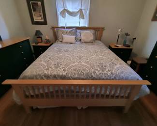 Queen size bed