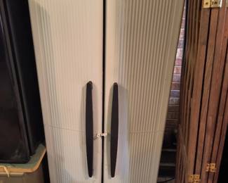 Storage cabinet