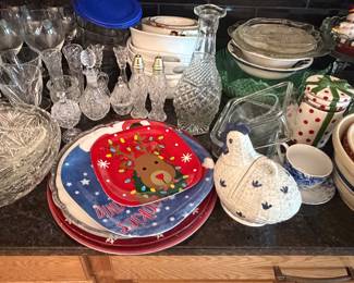 Holiday serving wares 