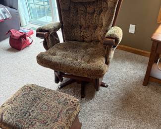 Gliding rocking chair 