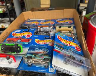 soooo many HOT Wheels in original packs