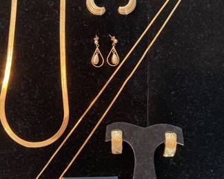 14 KT Gold ladies jewelry