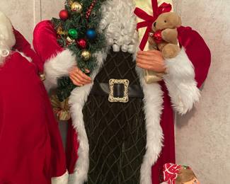 Here comes Santa Claus!