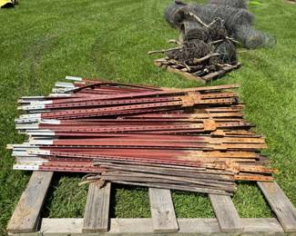 LOT OF T METAL FENCE POSTS