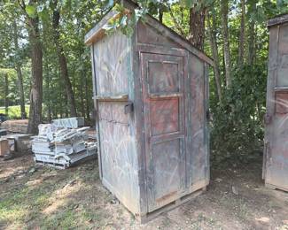 WOODEN HUNTING BLIND