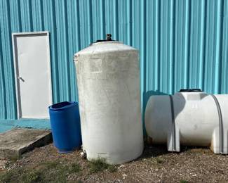 LARGE PLASTIC WATER TANK