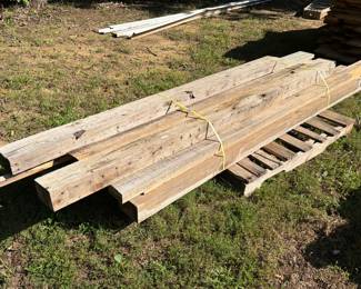 PALLET OF WOODEN POST