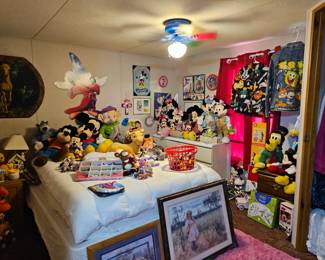 DISNEY ROOM- FRONT LEFT ROOM