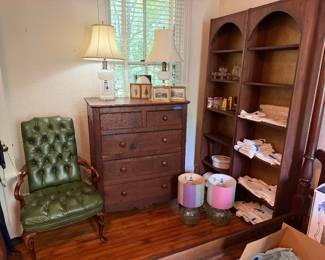Armchair, chest, lamps, linens