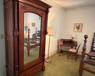 Mirrored wardrobe, desk