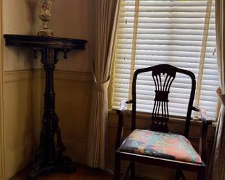 Corner pedestal 