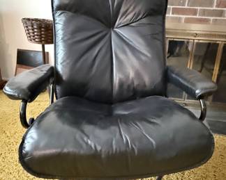 Vintage Ekornes Stressless Style Black Leather Swivel Recliner Lounge Chair