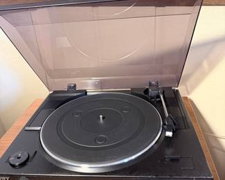 Sony Vintage Audio System (Turntable, Receiver, CD Player, Speakers)