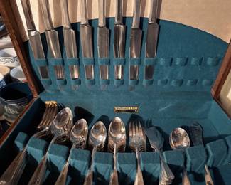 Wm. Rogers & Son "Exquisite" Silverplate Flatware Set
