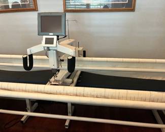 Handi Quilter HQ 18 w/pro stitcher