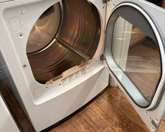 Dryer with large drum 