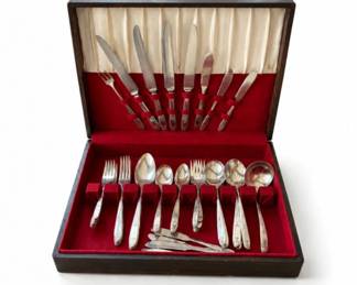 126 VintageOneidaCommunityPlateSilverplateFlatwareSet