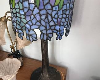 Meyda Lighting Tiffany Wisteria Table Lamp