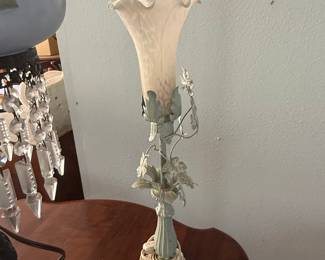Vintage Floral Lily Accent Lamp