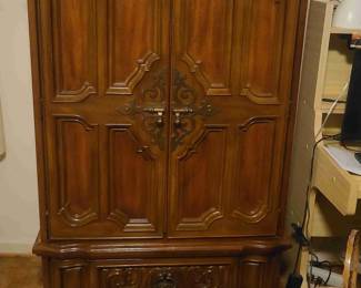 1970s Authentic Vintage Thomasville Spanish Mediterranean Style Oak Armoire Clothing Wardrobe (Colection Style# A0370, Finish# 177)....(Goes with the Triple Credenza with 2 matching mirrors pictured above as part of a 5 Piece King Bedroom Suite) *VERY RARE FIND*
