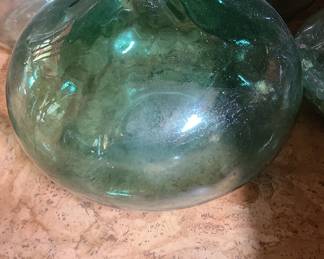 1950 Vintage Authentic Green Glass Dame JeanneClassic Post-War Large-Scale Mouth-Blown European Glass Wine Ballon Flagon in the very RARE onion-shaped silhouette. HIGHLY SOUGHT-AFTER, COMMANDING DESIGNER PIECE THAT CATCHES THE LIGHT BEAUTIFULLY IN ANY SPACE!!!