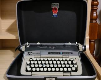 1960s Vintage SMITH-CORONA GALAXIE DELUCE PORTABLE TYPEWRITER!! IN PRISTINE CONDITION AND FULLY FUNCTIONAL!!! *All you need us a fresh ribbon of black and red ink*