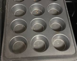 Cupcake baking pan