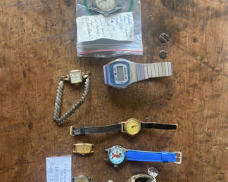 Lot 152: Assorted Watches in Need of Repair or Useful for Parts
