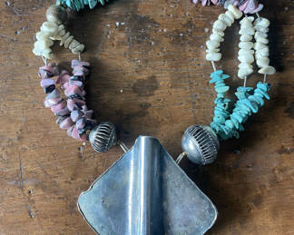 Lot 121: Necklace - Turquoise, Purple and White Stones