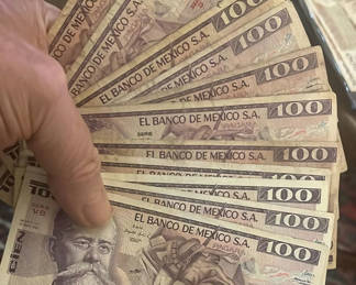 Lot 19: Lot Of 11 Obsolete 100 Mexican 100 Peso Notes Various Series