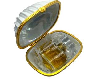 Estée Lauder White Linen Perfume .25 Fl. Oz. with Mother-of-Pearl Shell Presentation Case
