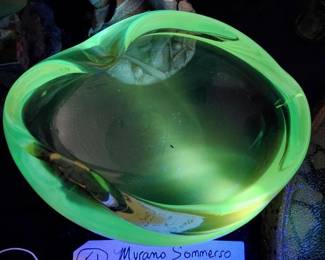 Murano Italy Venetian  beautiful heavy art glass bowl