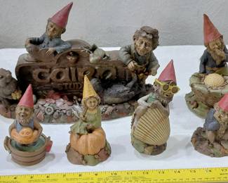 Selling a large collection of Tom Clark gnomes by Cairn Studios
