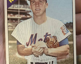 Lot 61: 1966 Topps Baseball Card Metz Picture Tug Mcgraw #124