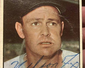 Lot 33: Nellie Fox 1961, Chicago Cubs Autographed Baseball Card HOF COA