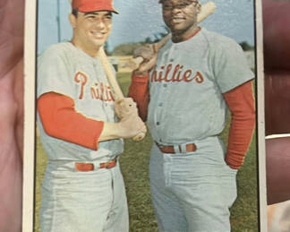 Lot 76: 1967 Hurlers Beware Topps Baseball Card HOF Richie Allen