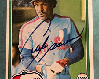 Lot 117: Andre Dawson Autographed Baseball Card Topps 1981 COA